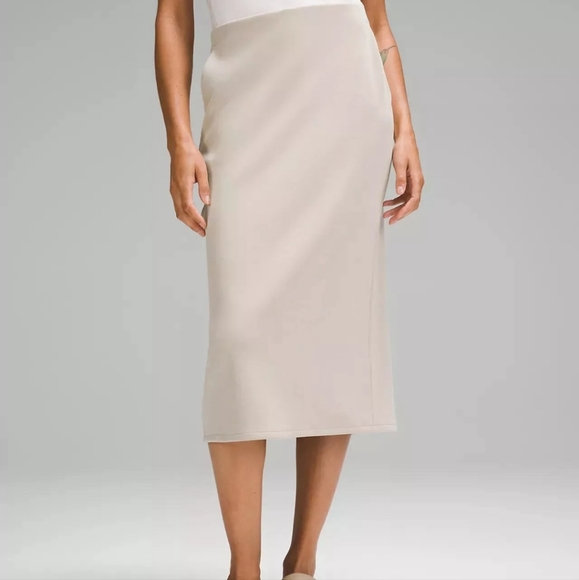 LuluLemon Softstreme High-Rise Midi Skirt in color Taupetastic Size 6 - Picture 2 of 8